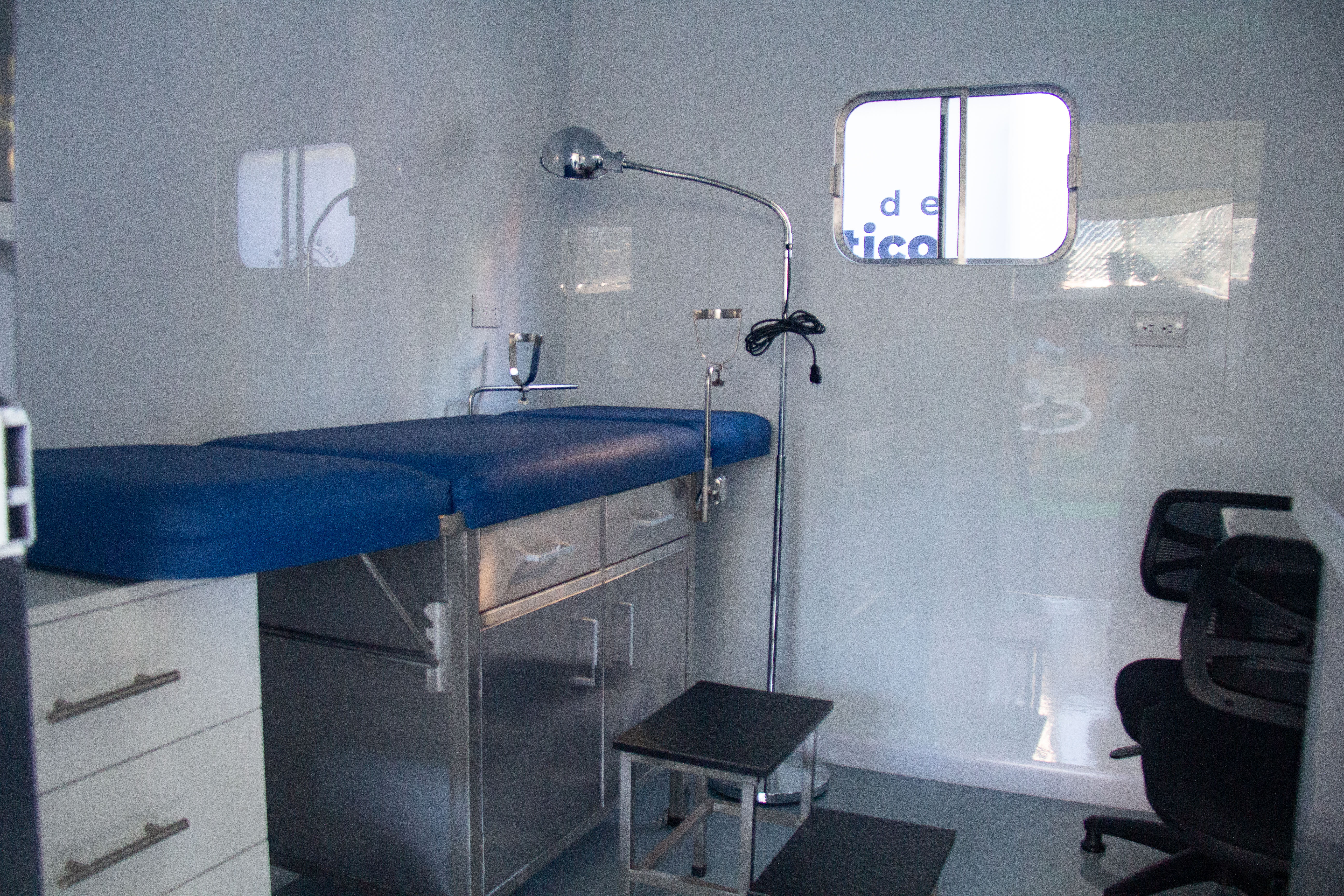 ENTREGA DOS UNIDADES MOVILES AL MINISTERIO DE SALUD DE GUATEMALA 90 7