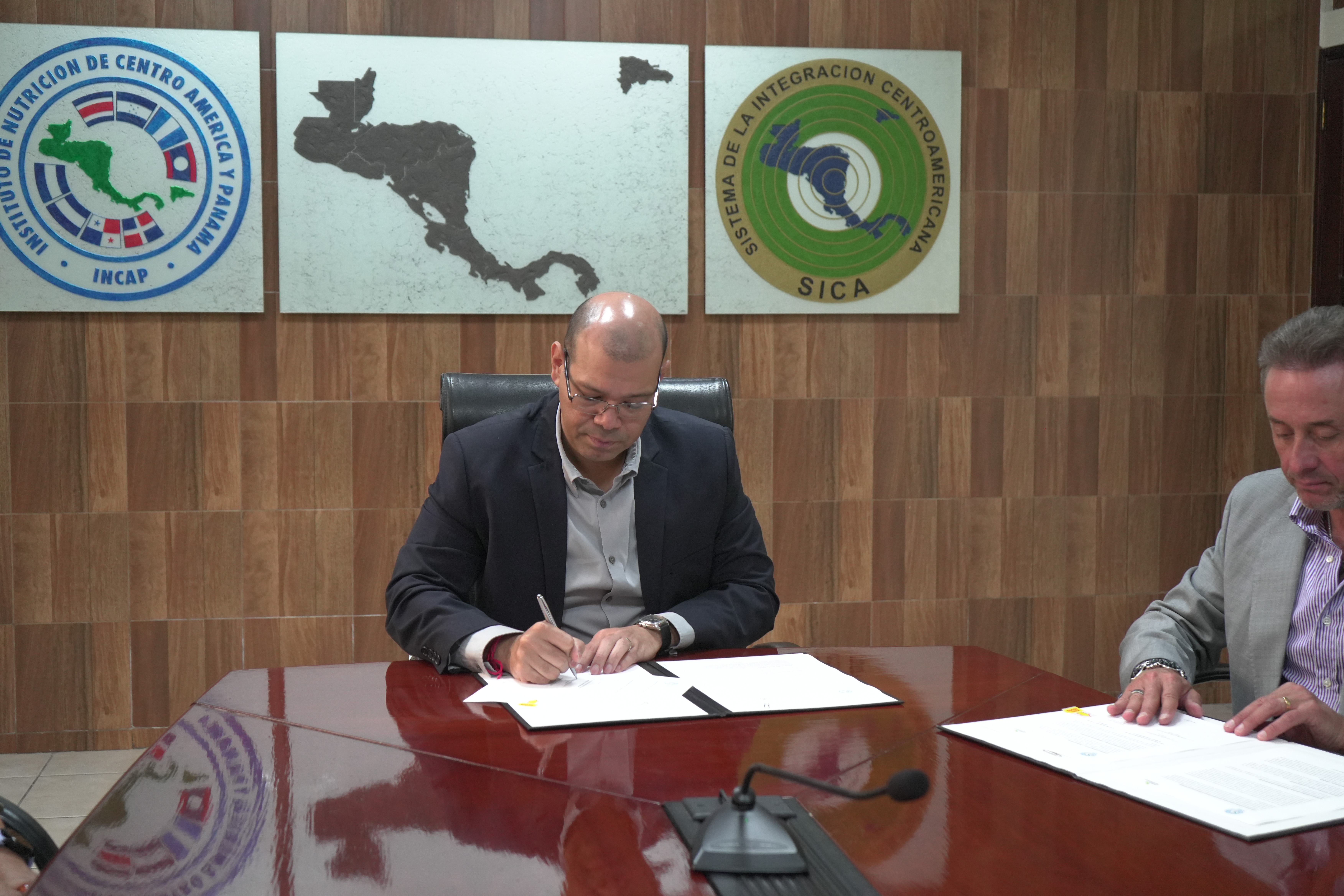Firma convenio INCAP y NM Nutrition3