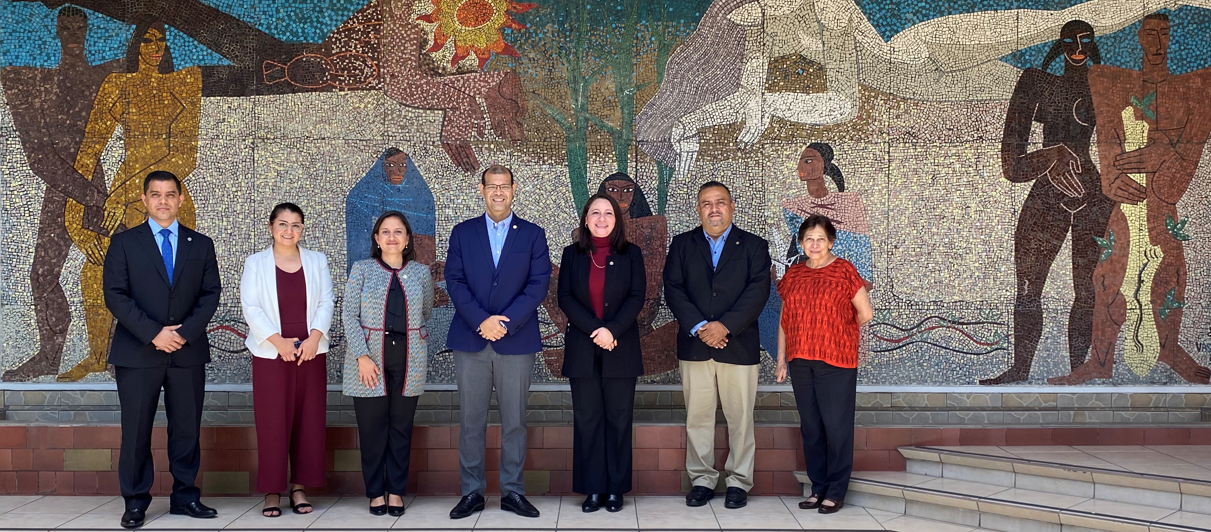 UEES VISITAmural